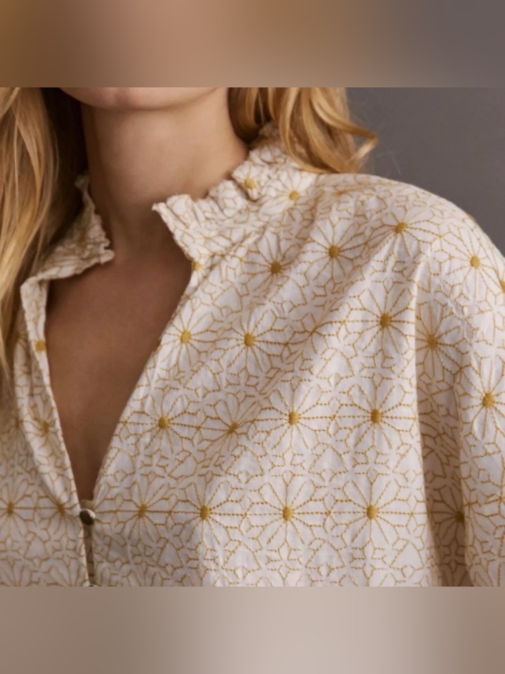 Pilcro Embroidered Daisy Button Down Blouse Size L - Picture 3 of 6